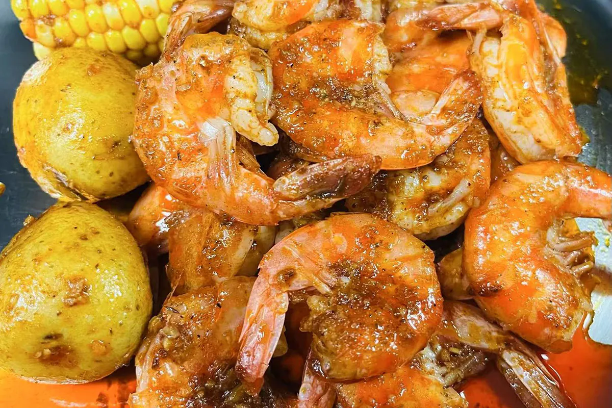 Seasoned Shrimp Boil at Crabby Village，a Seafood Restaurant in Petersburg